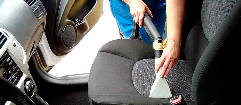 Как почистить сиденья автомобиля